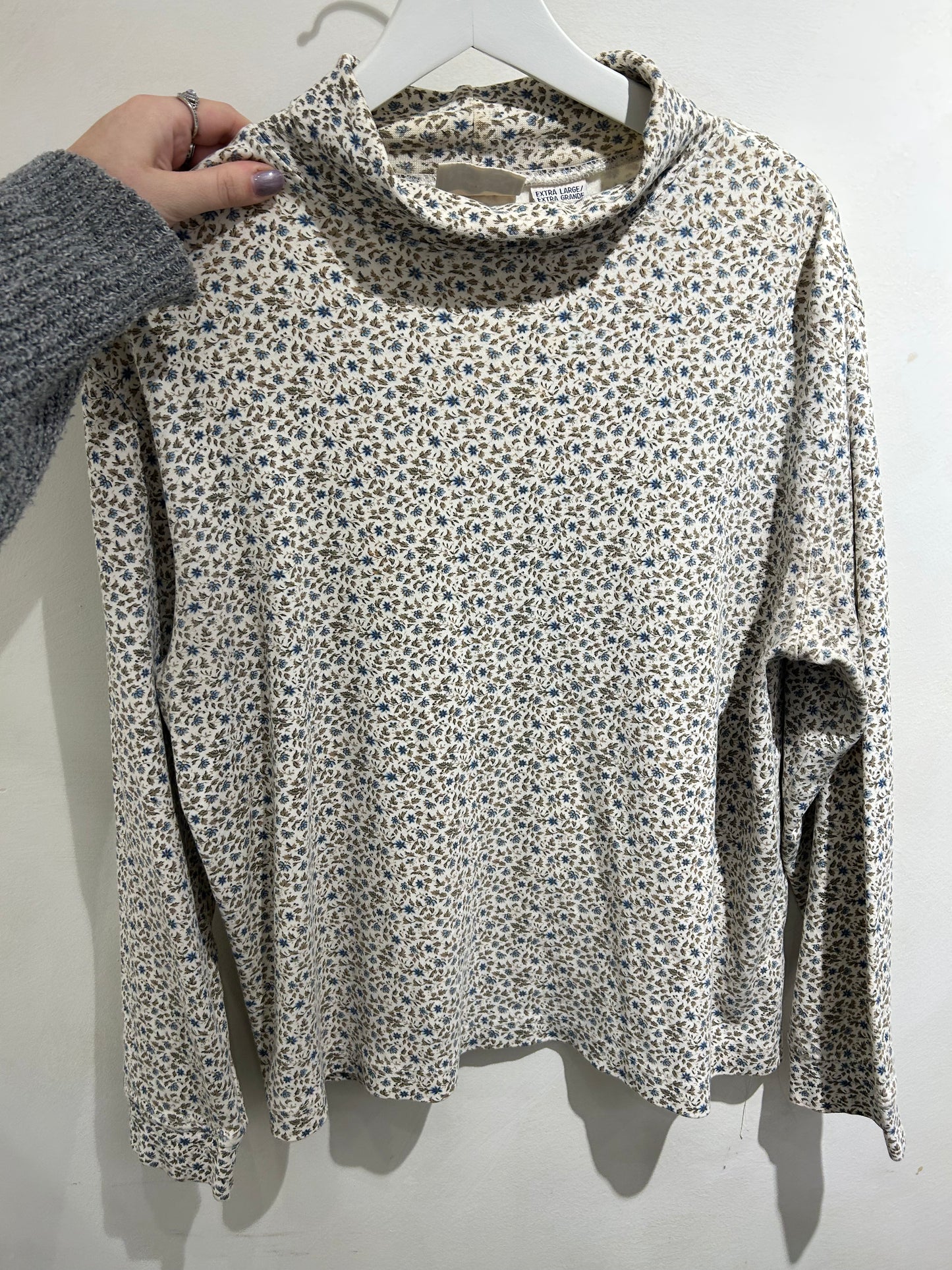 Leaf Turtleneck